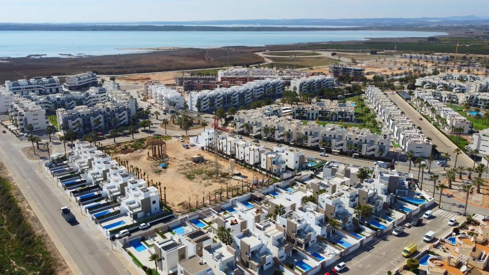 2 makuuhuone Huoneisto myytävänä paikassa El Raso mukana uima-altaan - 299 000 € (Ref: 9696525)