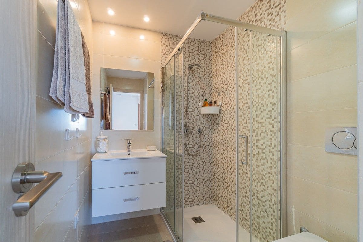 2 bedroom Apartment for sale in Orihuela Costa - € 299,000 (Ref: 9698897)