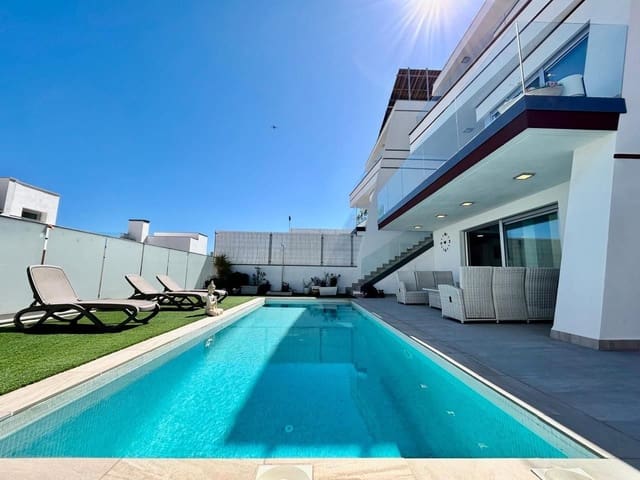 Chalet de 3 habitaciones en Villamartin, Orihuela en venta con garaje - 550.000 € (Ref: 9698901)