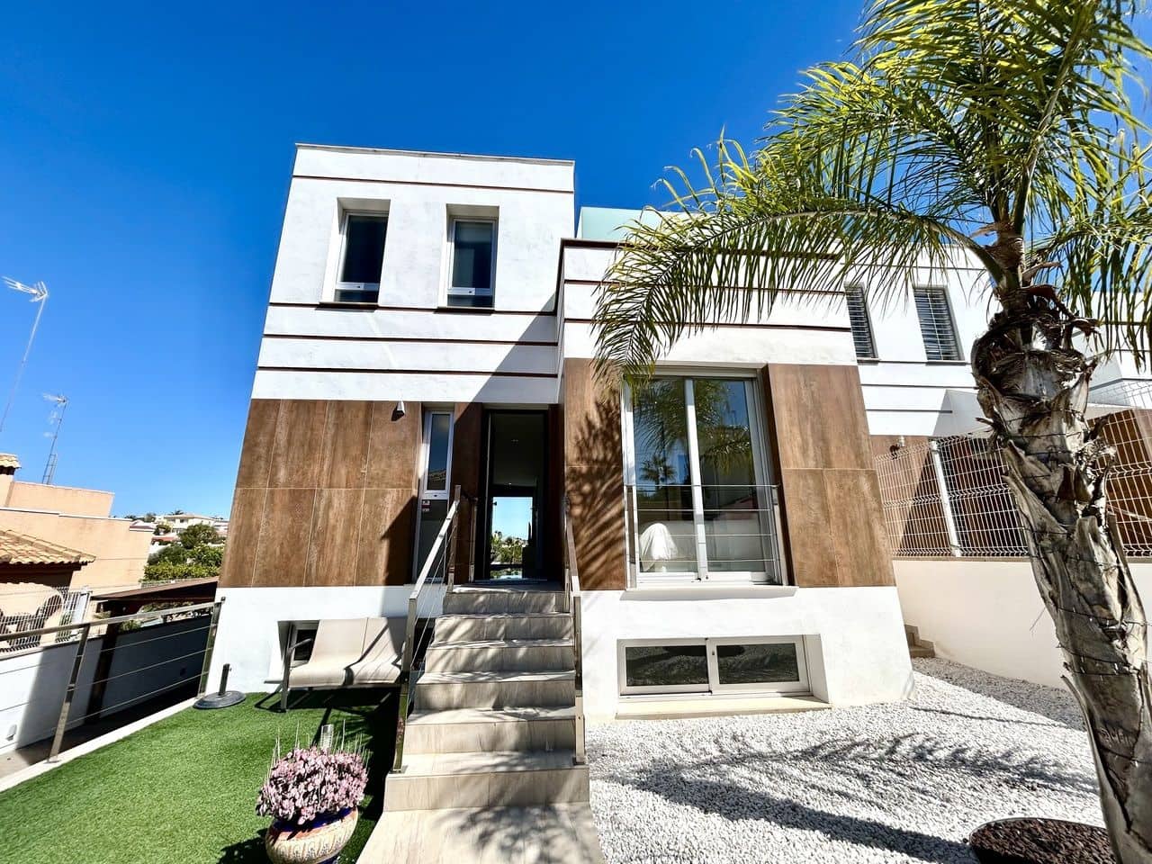 3 chambre Villa/Maison à vendre à Villamartin avec garage - 550 000 € (Ref: 9701744)