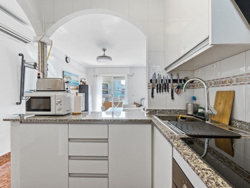 2 sovrum Lägenhet till salu i Torrevieja - 145 000 € (Ref: 9701749)