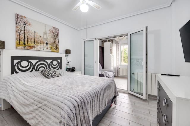 Casa de 3 habitaciones en Centro, Torrevieja en venta - 249.900 € (Ref: 9702066)