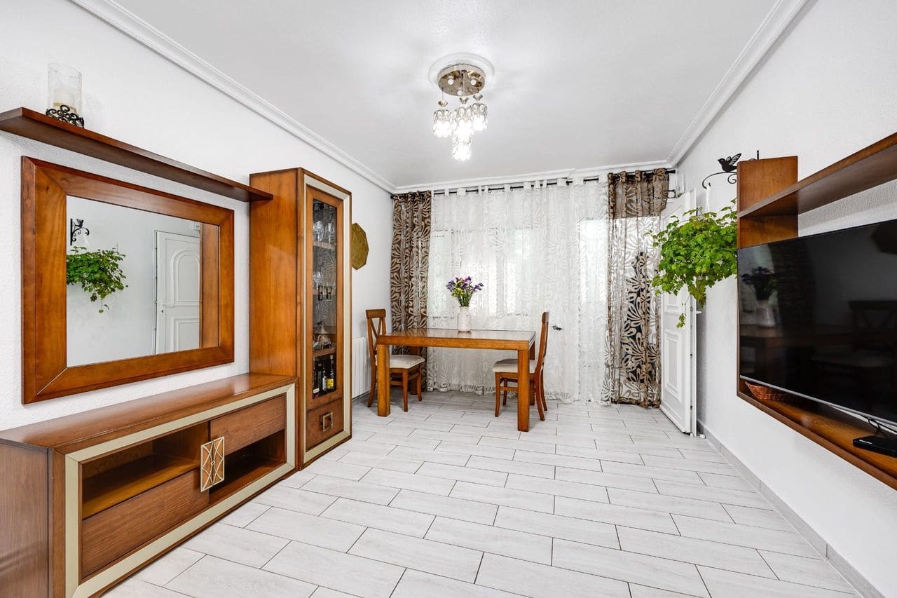 Casa de 3 habitaciones en Torrevieja en venta - 249.900 € (Ref: 9702066)