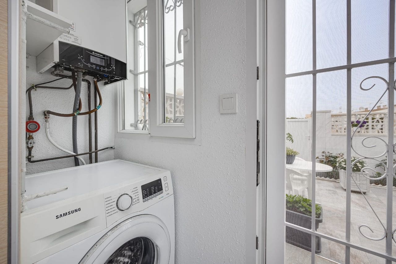 Casa de 3 habitaciones en Torrevieja en venta - 249.900 € (Ref: 9702066)