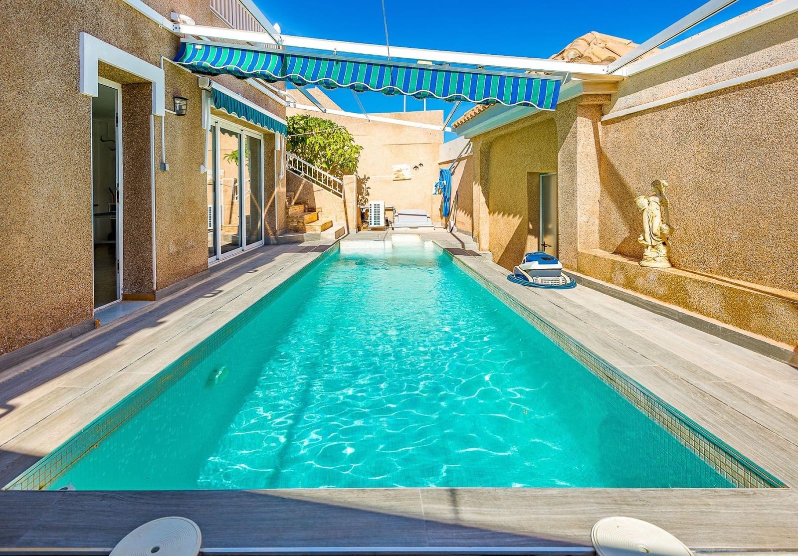 5 slaapkamer Villa te koop in Torrevieja - € 396.000 (Ref: 9707538)