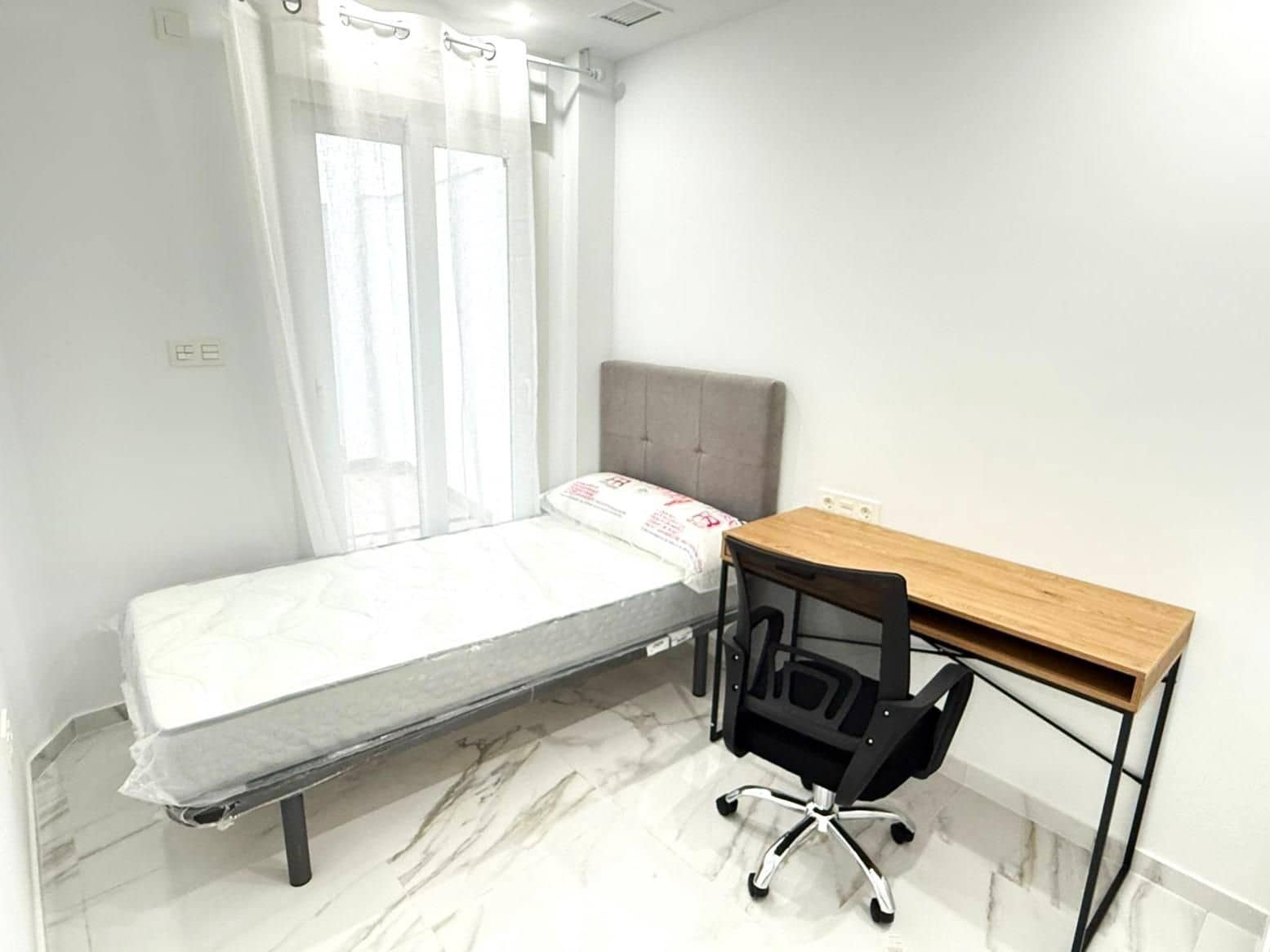 2 bedroom Apartment for sale in Torrevieja - € 210,000 (Ref: 9707543)