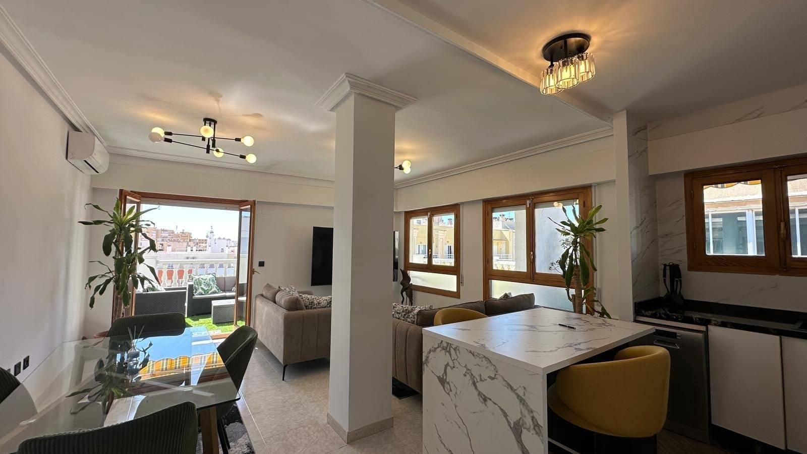 2 Zimmer Apartment zu verkaufen in Torrevieja - 265.000 € (Ref: 9707546)