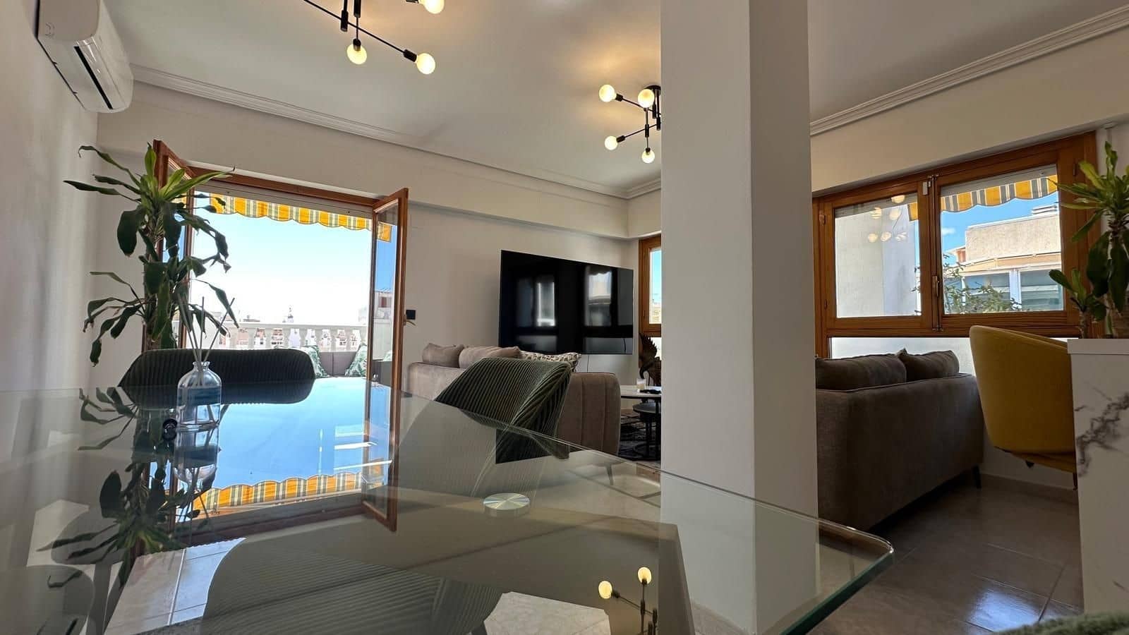 2 Zimmer Apartment zu verkaufen in Torrevieja - 265.000 € (Ref: 9707546)