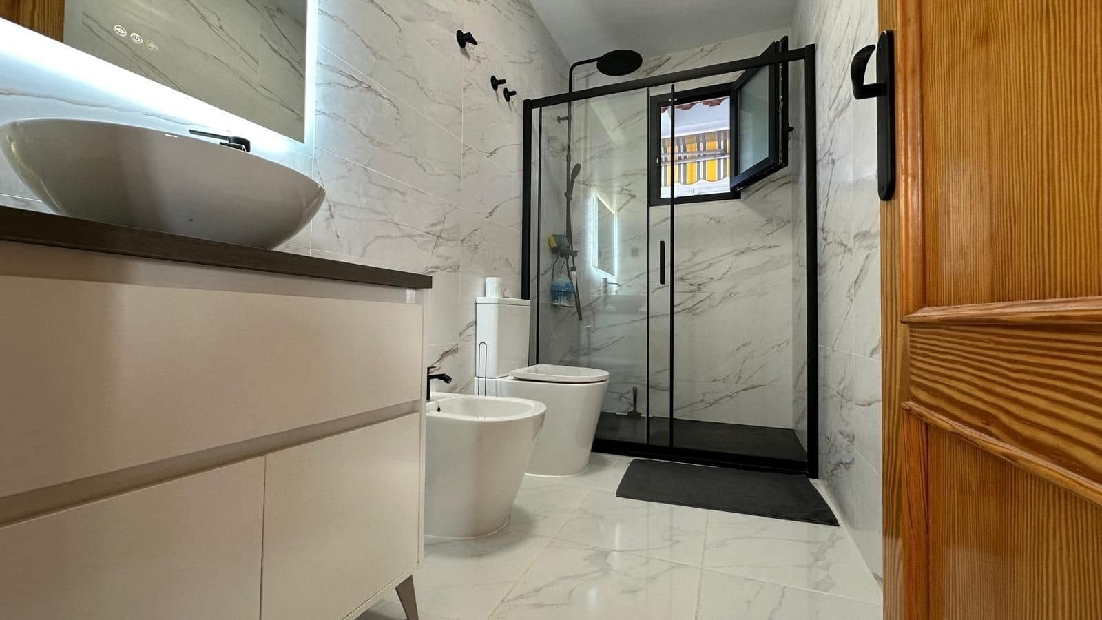 2 Zimmer Apartment zu verkaufen in Torrevieja - 265.000 € (Ref: 9707546)