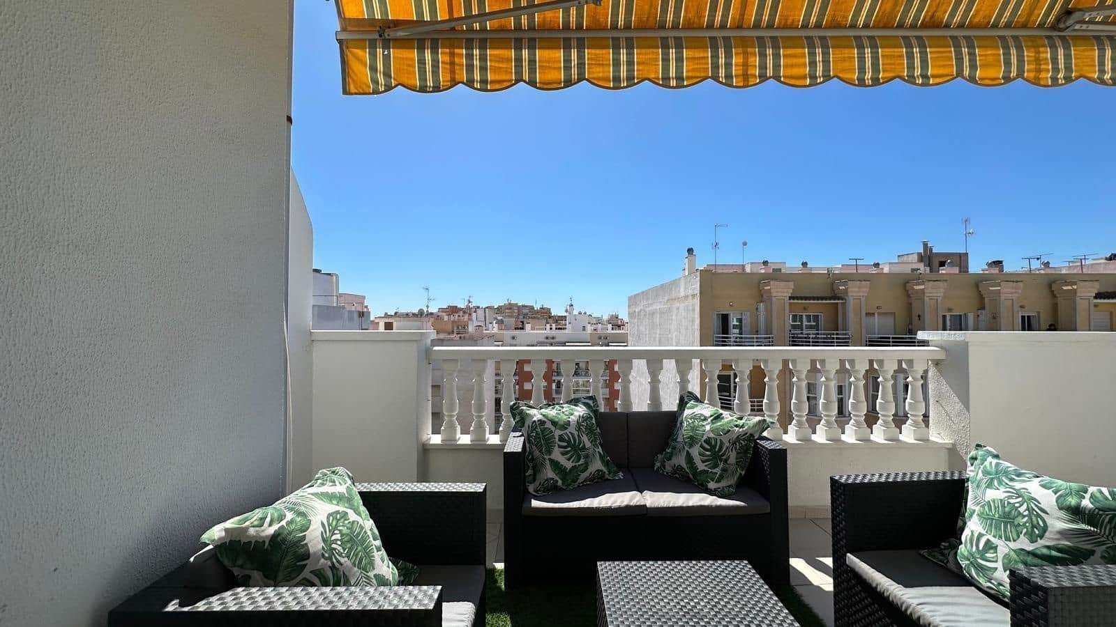 2 Zimmer Apartment zu verkaufen in Torrevieja - 265.000 € (Ref: 9707546)