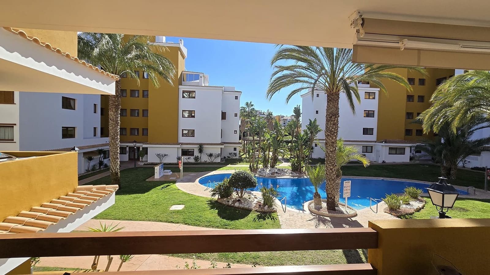 2 bedroom Apartment for sale in Punta Prima with garage - € 279,000 (Ref: 9715017)