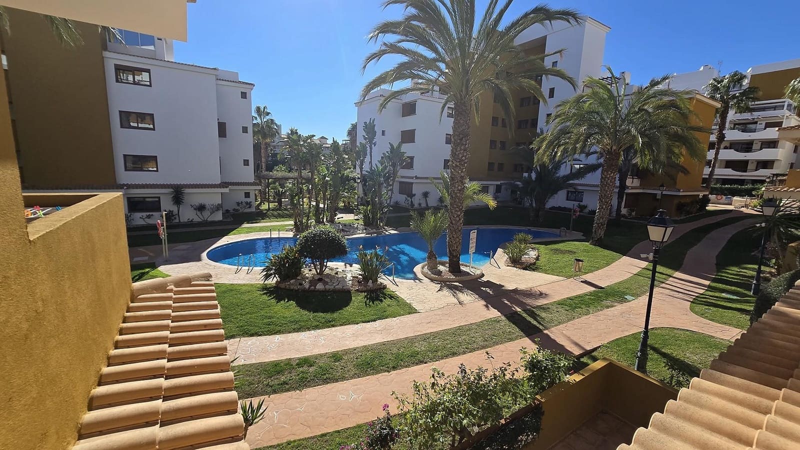 2 bedroom Apartment for sale in Punta Prima with garage - € 279,000 (Ref: 9715017)