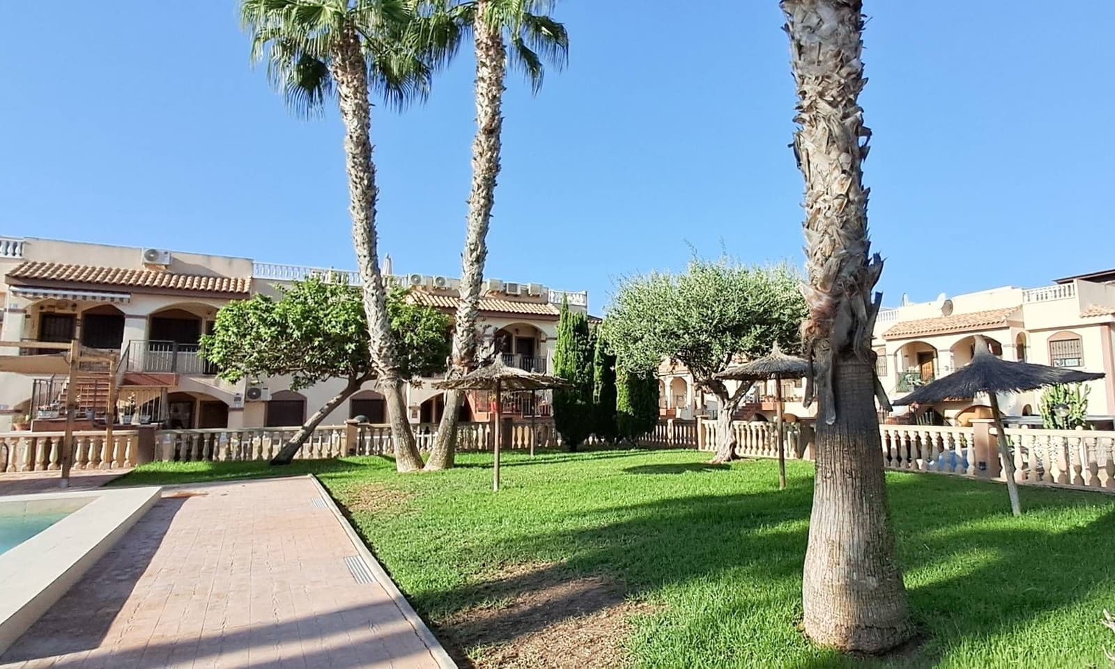 Apartamento de 2 habitaciones en Torrevieja en venta - 175.000 € (Ref: 9715018)