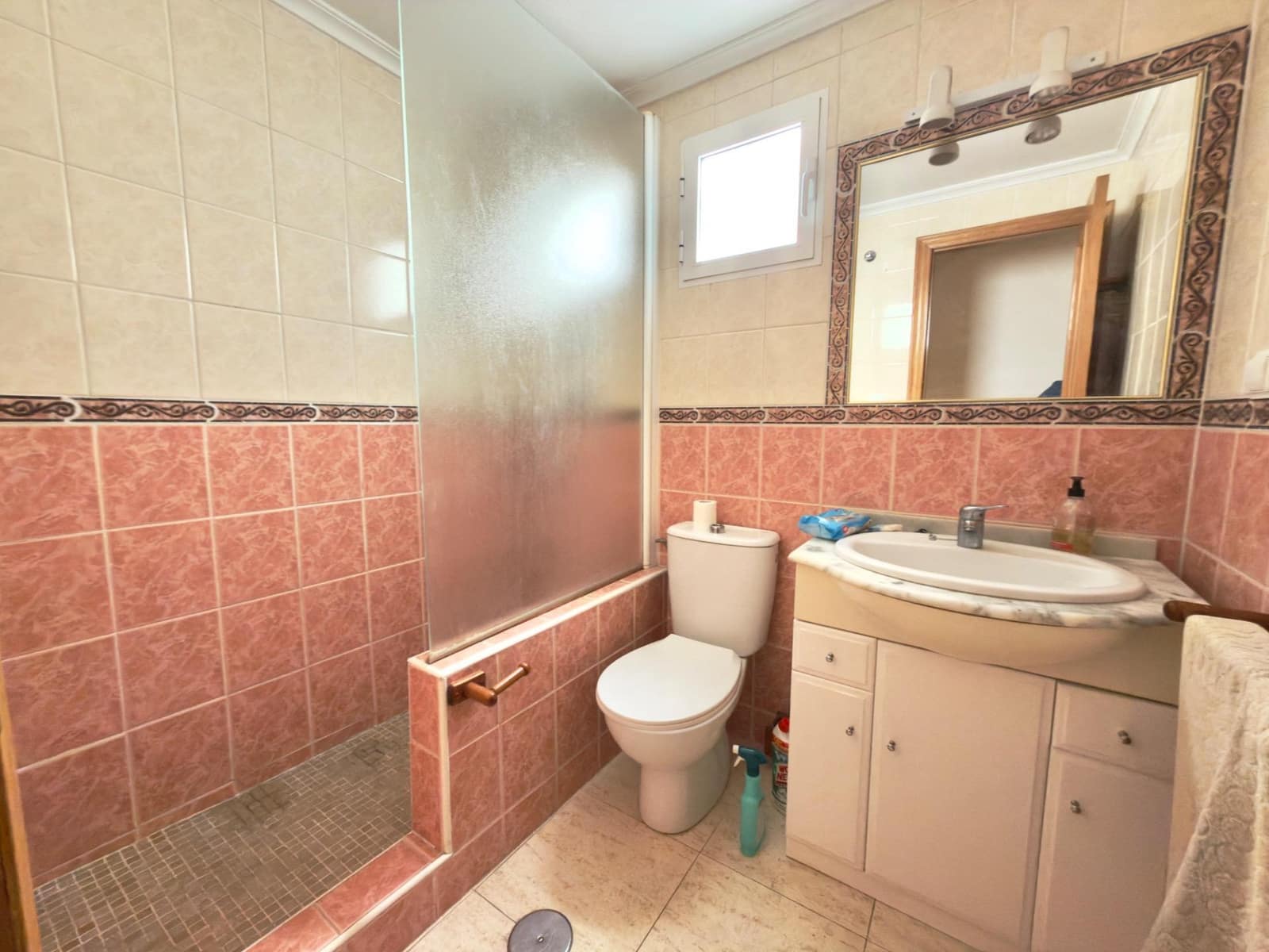 Apartamento de 2 habitaciones en Torrevieja en venta - 130.000 € (Ref: 9720076)