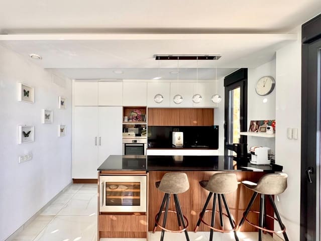 4 slaapkamer Villa te koop in Lomas de Cabo Roig - Los Dolses, Orihuela met zwembad - € 750.000 (Ref: 9720077)