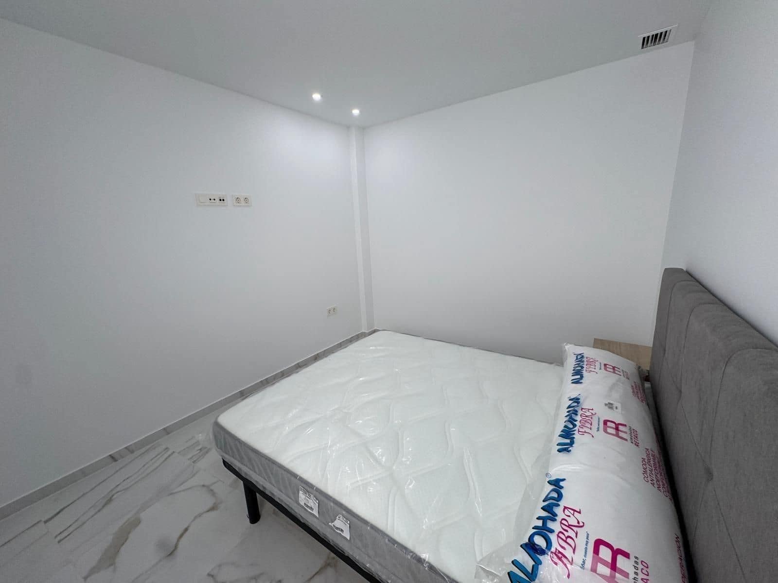 2 bedroom Apartment for sale in Torrevieja with pool - € 189,900 (Ref: 9732245)