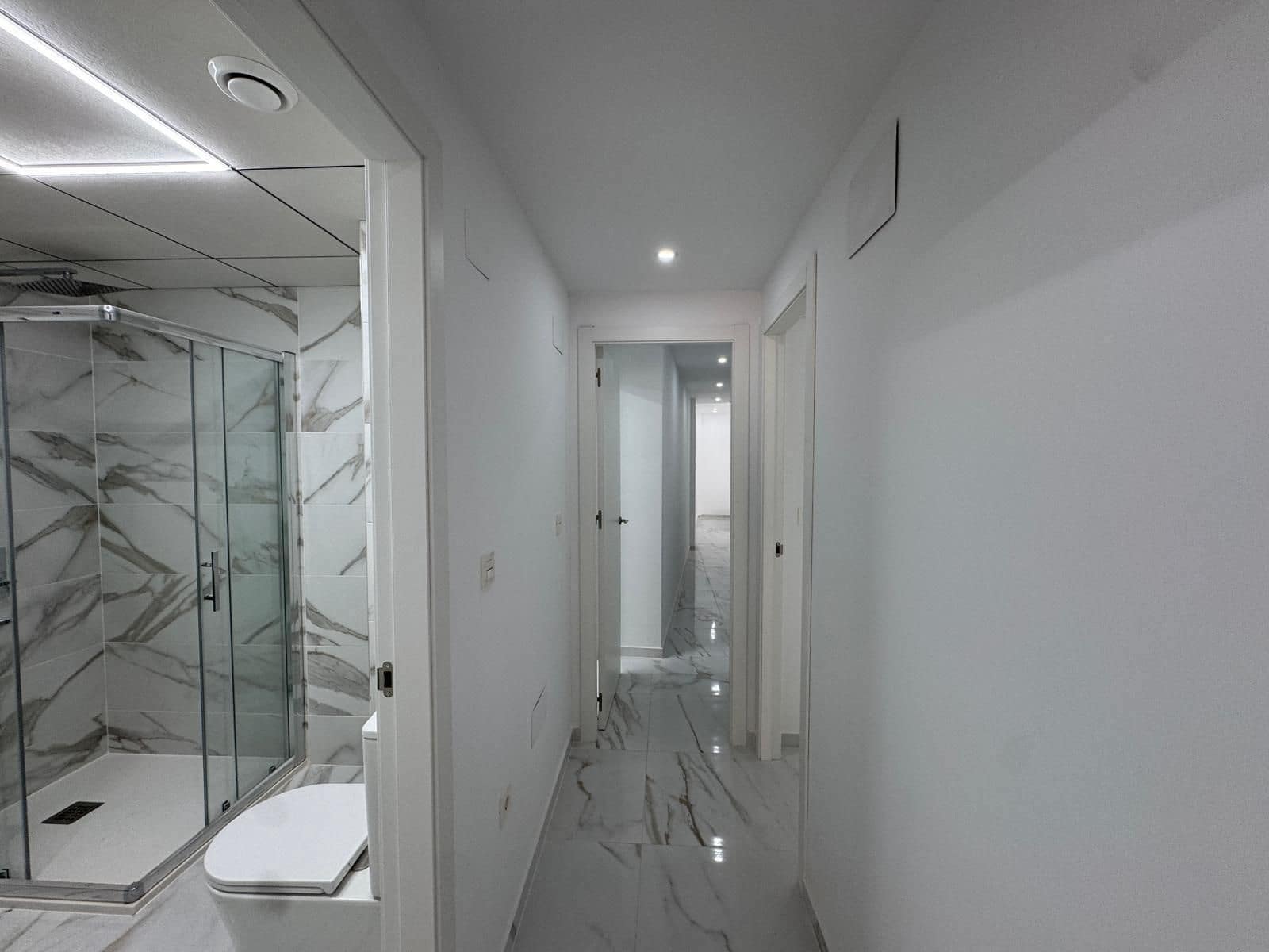 2 bedroom Apartment for sale in Torrevieja with pool - € 189,900 (Ref: 9732245)