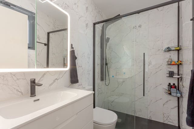 Chalet de 2 habitaciones en Villamartín - Las Filipinas, Orihuela en venta - 329.000 € (Ref: 9732249)