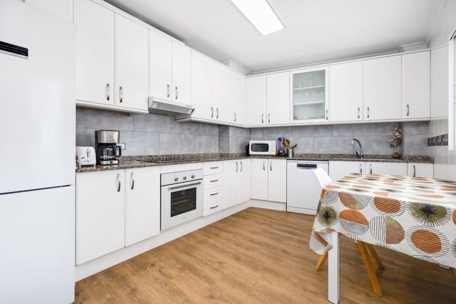 Apartamento de 3 habitaciones en Centro, Torrevieja en venta - 195.000 € (Ref: 9732261)