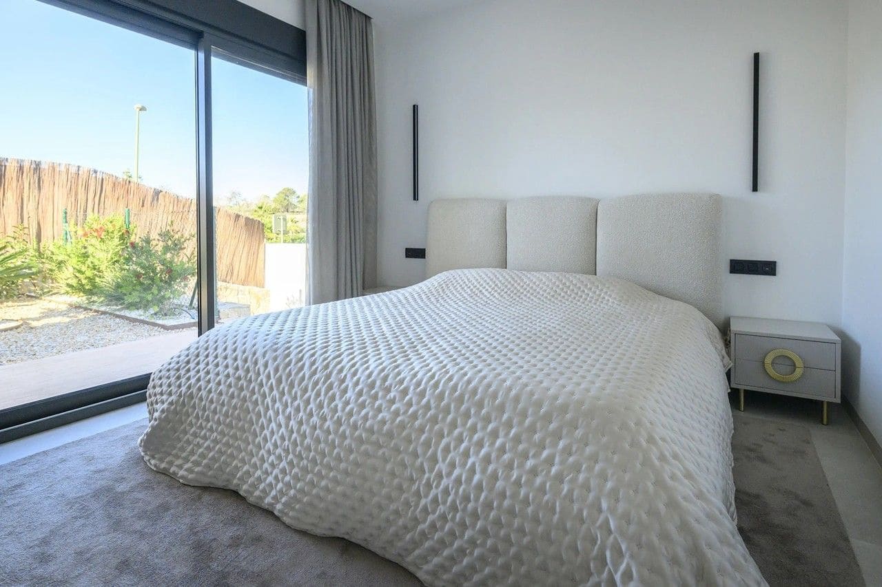 3 bedroom Villa for sale in Las Colinas Golf with garage - € 1,030,000 (Ref: 9732269)