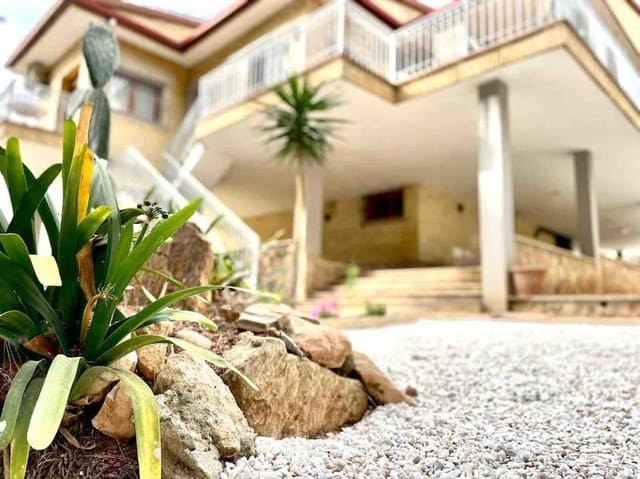 4 soveværelse Villa til salg i Campoamor, Orihuela med swimmingpool - € 850.000 (Ref: 9732282)