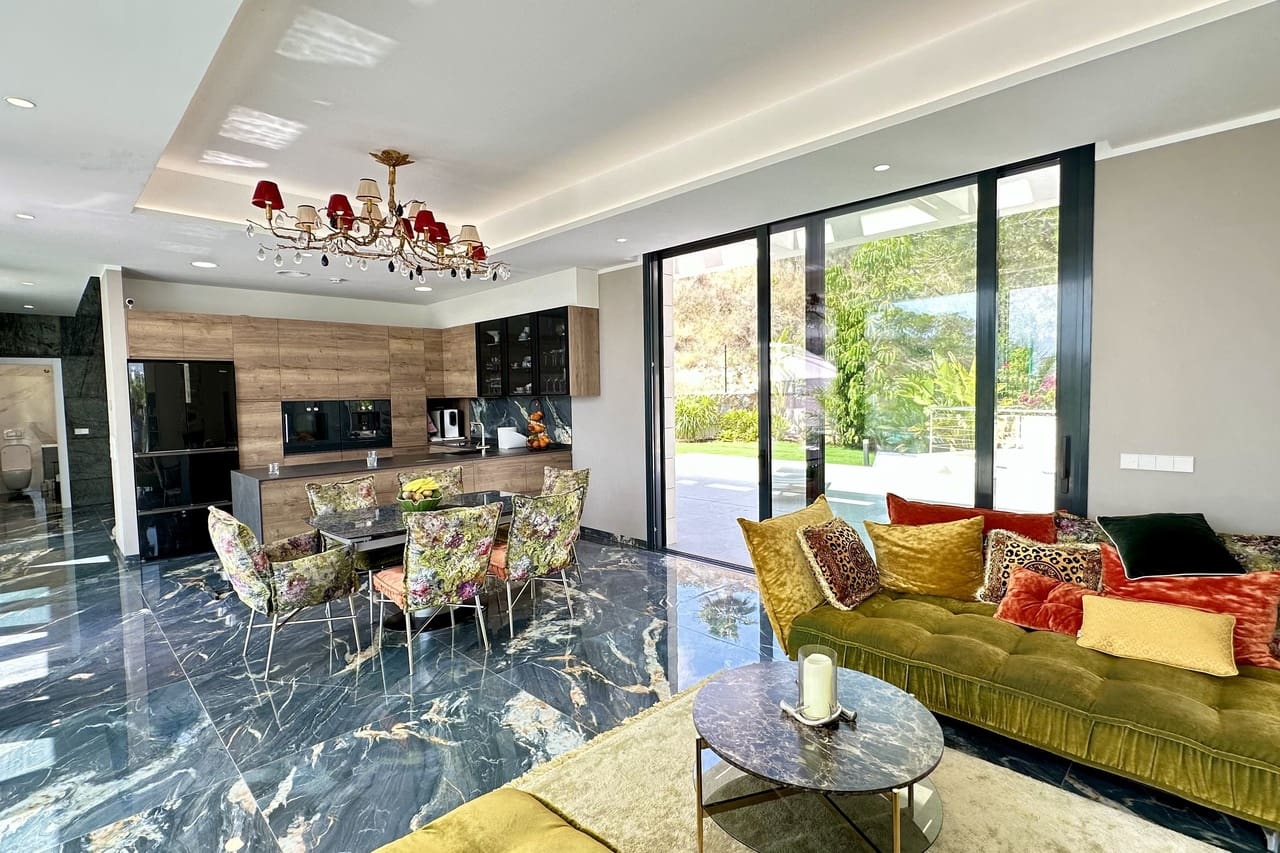 6 bedroom Villa for sale in Las Colinas Golf with garage - € 2,195,000 (Ref: 9732298)