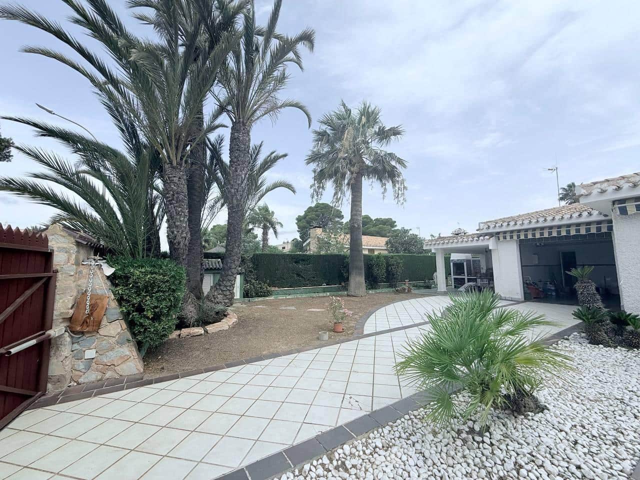 4 bedroom Villa for sale in Campoamor - € 799,000 (Ref: 9732299)