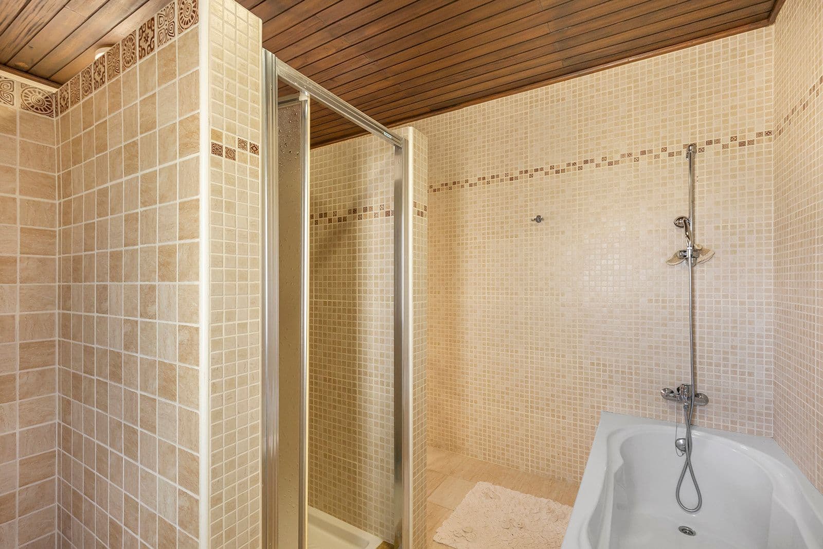 5 bedroom Villa for sale in Filipinas - € 670,000 (Ref: 9732309)