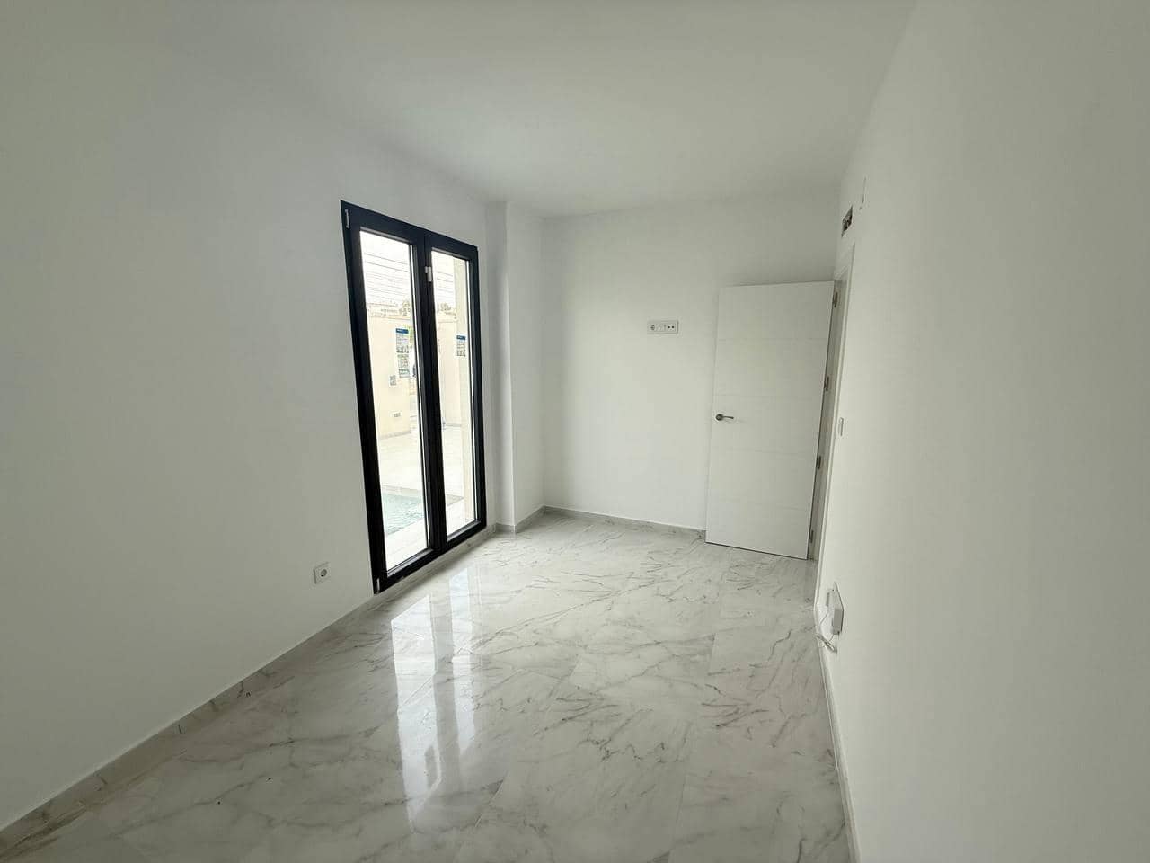 3 slaapkamer Halfvrijstaande villa te koop in Filipinas - € 169.999 (Ref: 9732324)