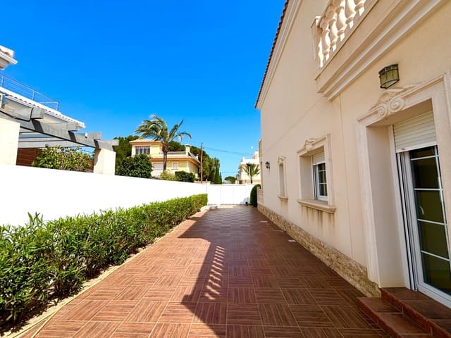 4 chambre Villa/Maison à vendre à Cabo Roig, Orihuela avec piscine - 910 000 € (Ref: 9732352)