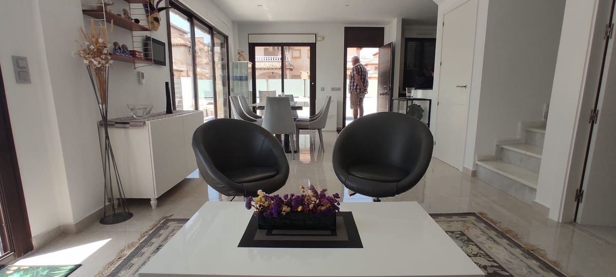 2 bedroom Villa for sale in Orihuela Costa - € 299,000 (Ref: 9732359)