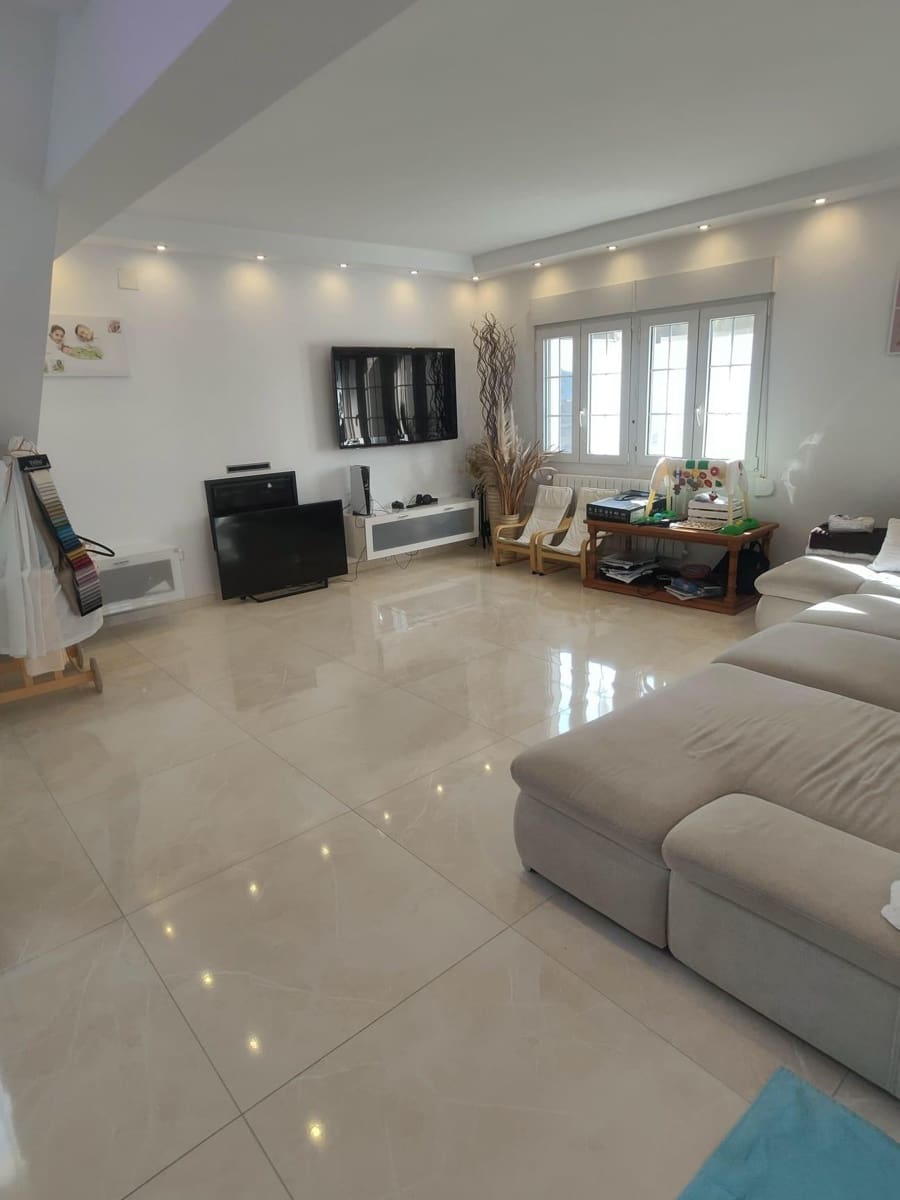 4 sypialnia Willa na sprzedaż w La Zenia z basenem - 1 300 000 € (Ref: 9732362)