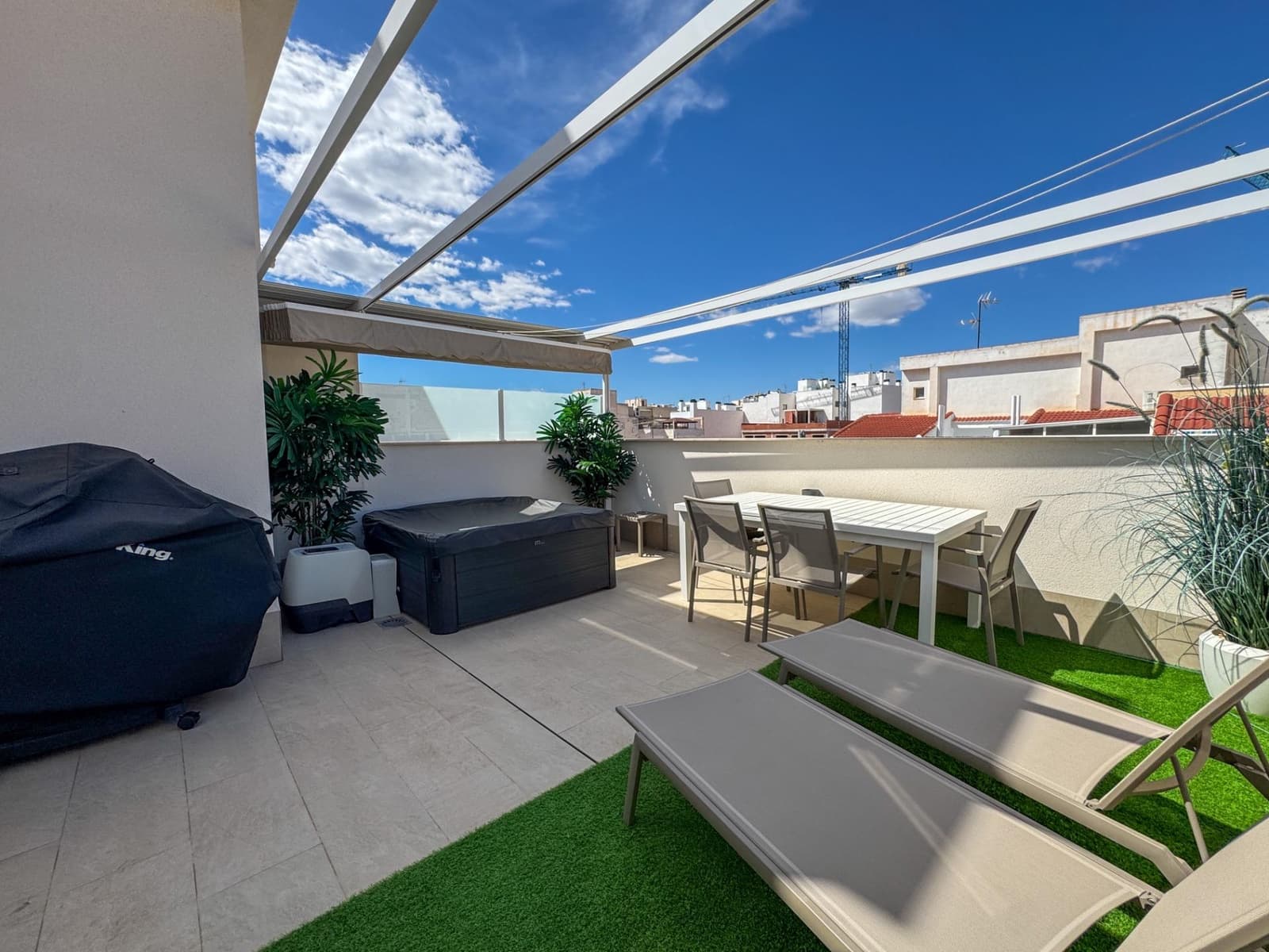 3 soveværelse Penthouse til salg i Torrevieja med swimmingpool - € 399.000 (Ref: 9744154)