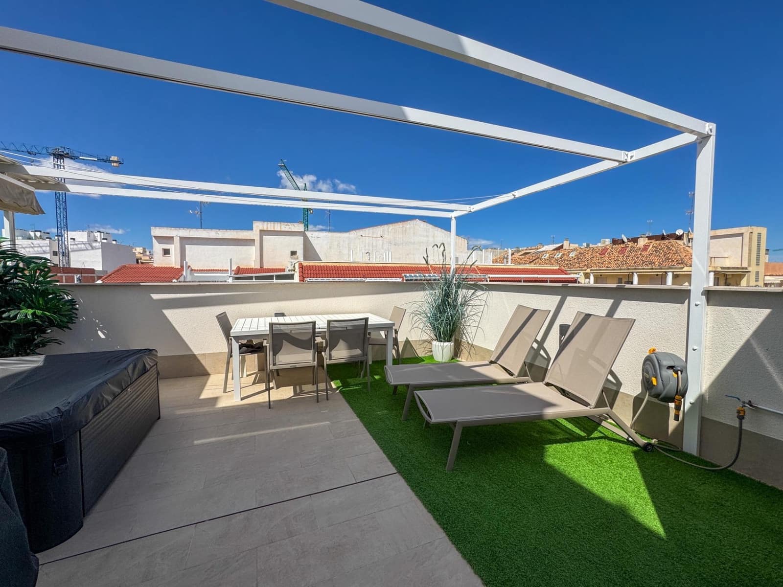 3 soveværelse Penthouse til salg i Torrevieja med swimmingpool - € 399.000 (Ref: 9744154)