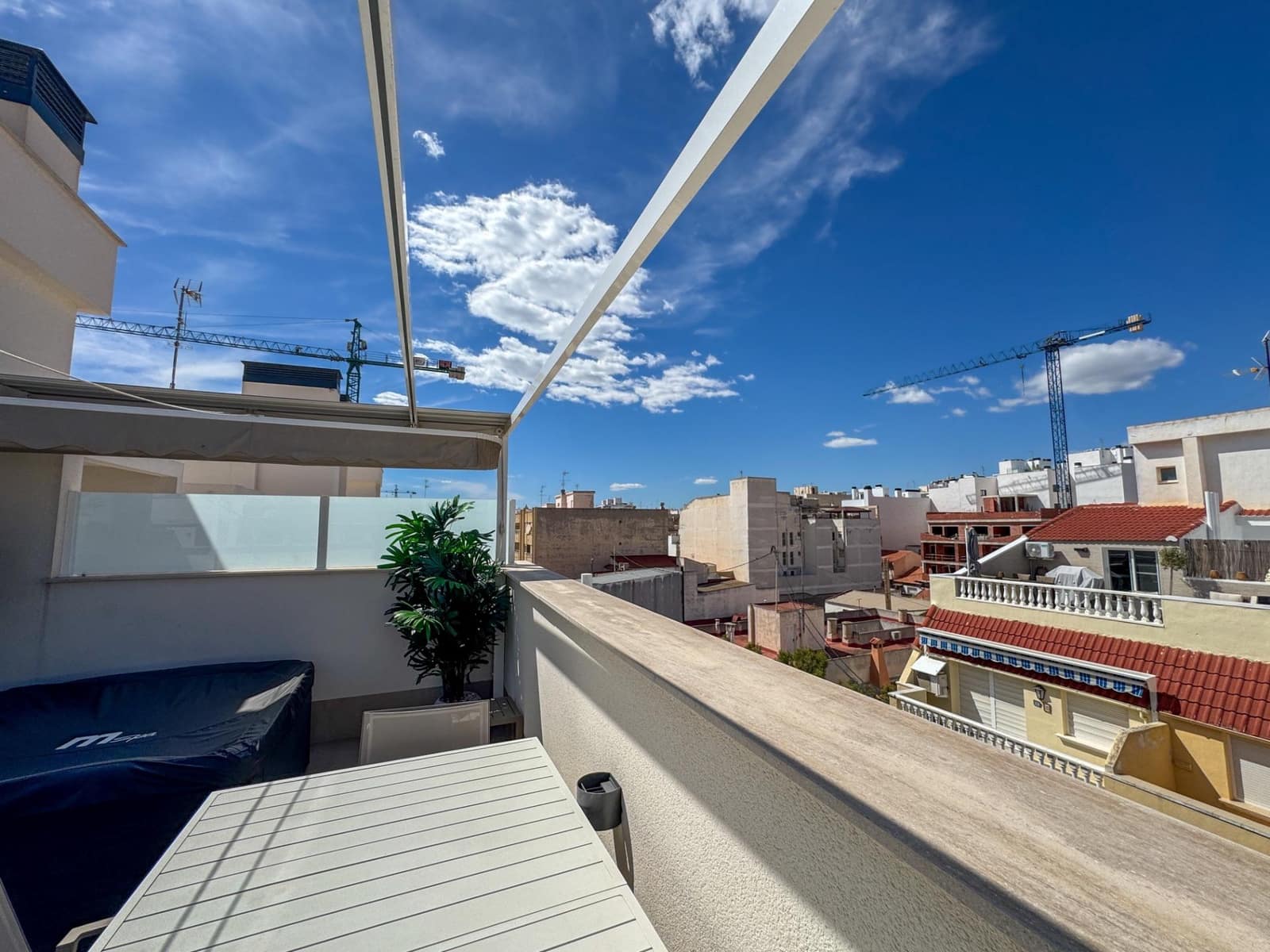 3 soveværelse Penthouse til salg i Torrevieja med swimmingpool - € 399.000 (Ref: 9744154)