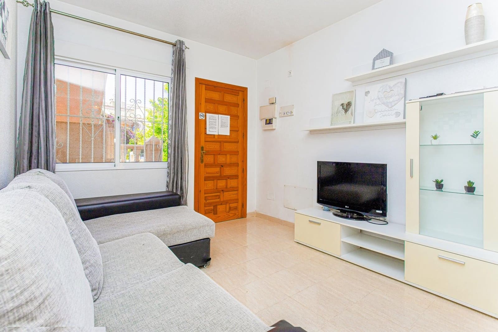 2 makuuhuone Bungalow myytävänä paikassa Orihuela Costa mukana uima-altaan 
autotalli - 145 000 € (Ref: 9745308)