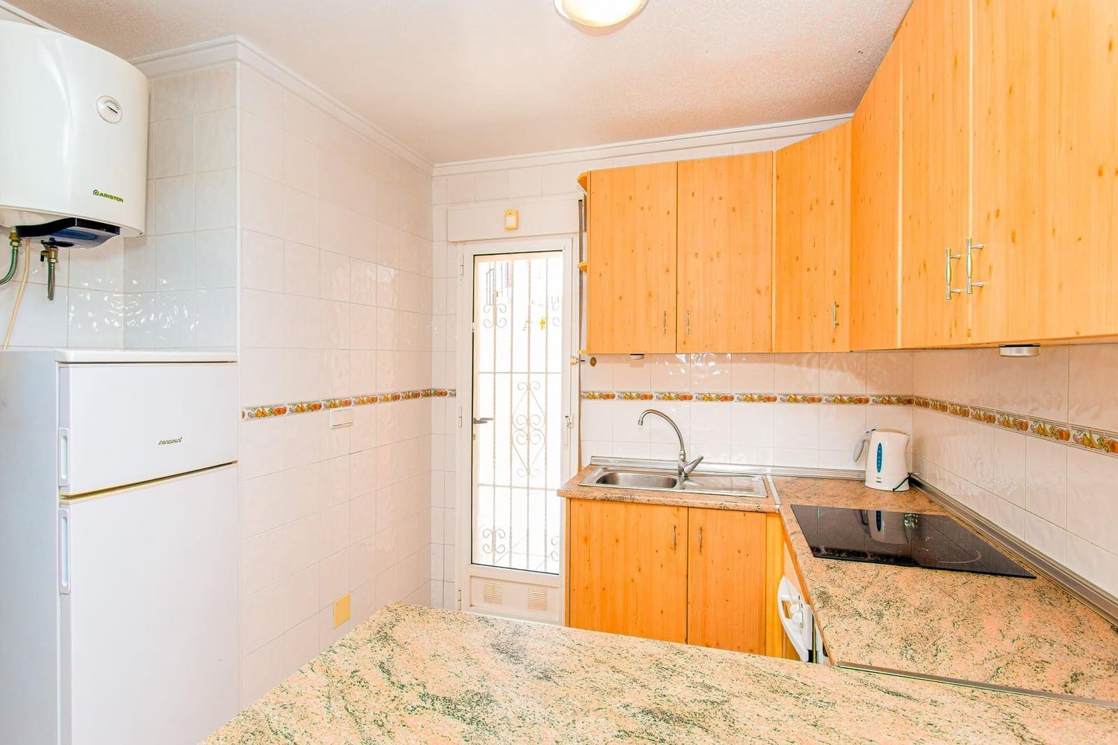 2 makuuhuone Bungalow myytävänä paikassa Orihuela Costa mukana uima-altaan 
autotalli - 145 000 € (Ref: 9745308)