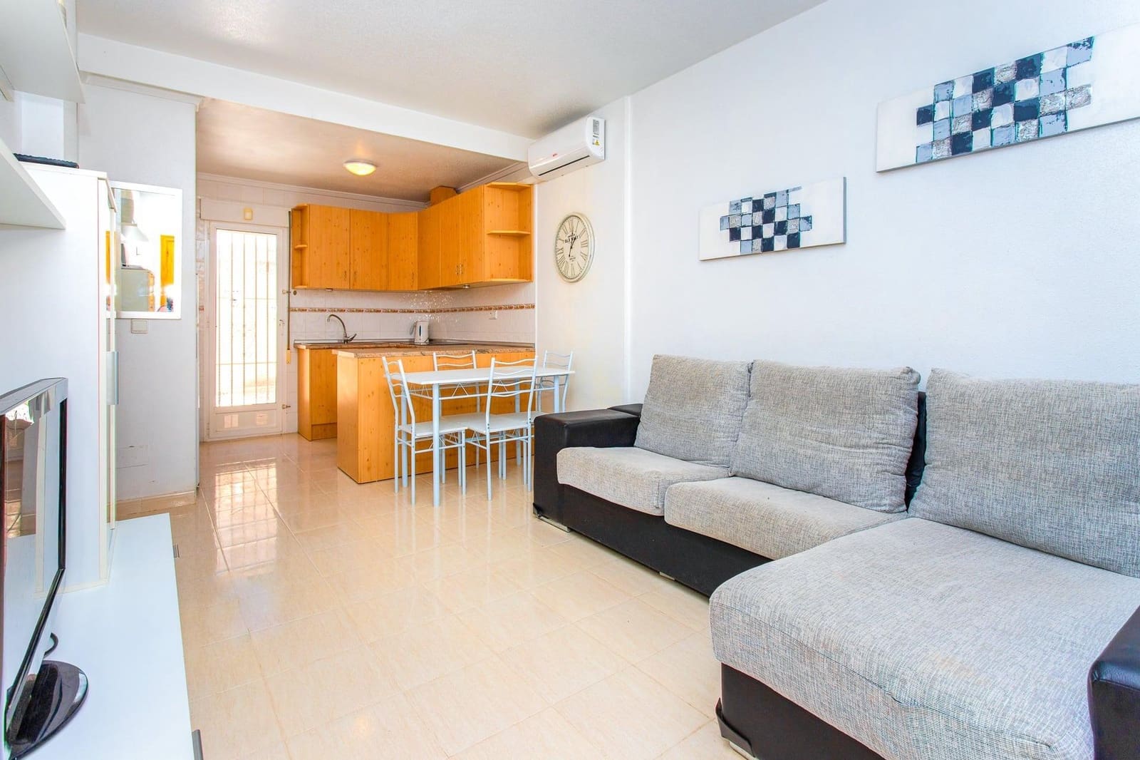 2 makuuhuone Bungalow myytävänä paikassa Orihuela Costa mukana uima-altaan 
autotalli - 145 000 € (Ref: 9745308)