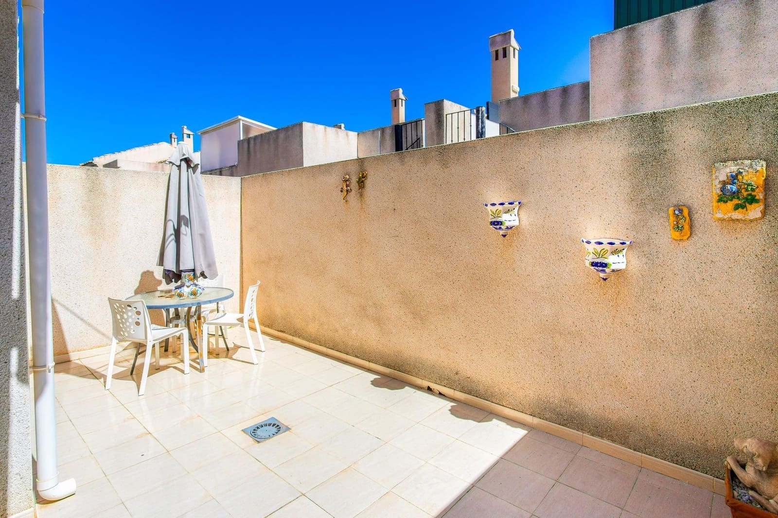 2 makuuhuone Bungalow myytävänä paikassa Orihuela Costa mukana uima-altaan 
autotalli - 145 000 € (Ref: 9745308)