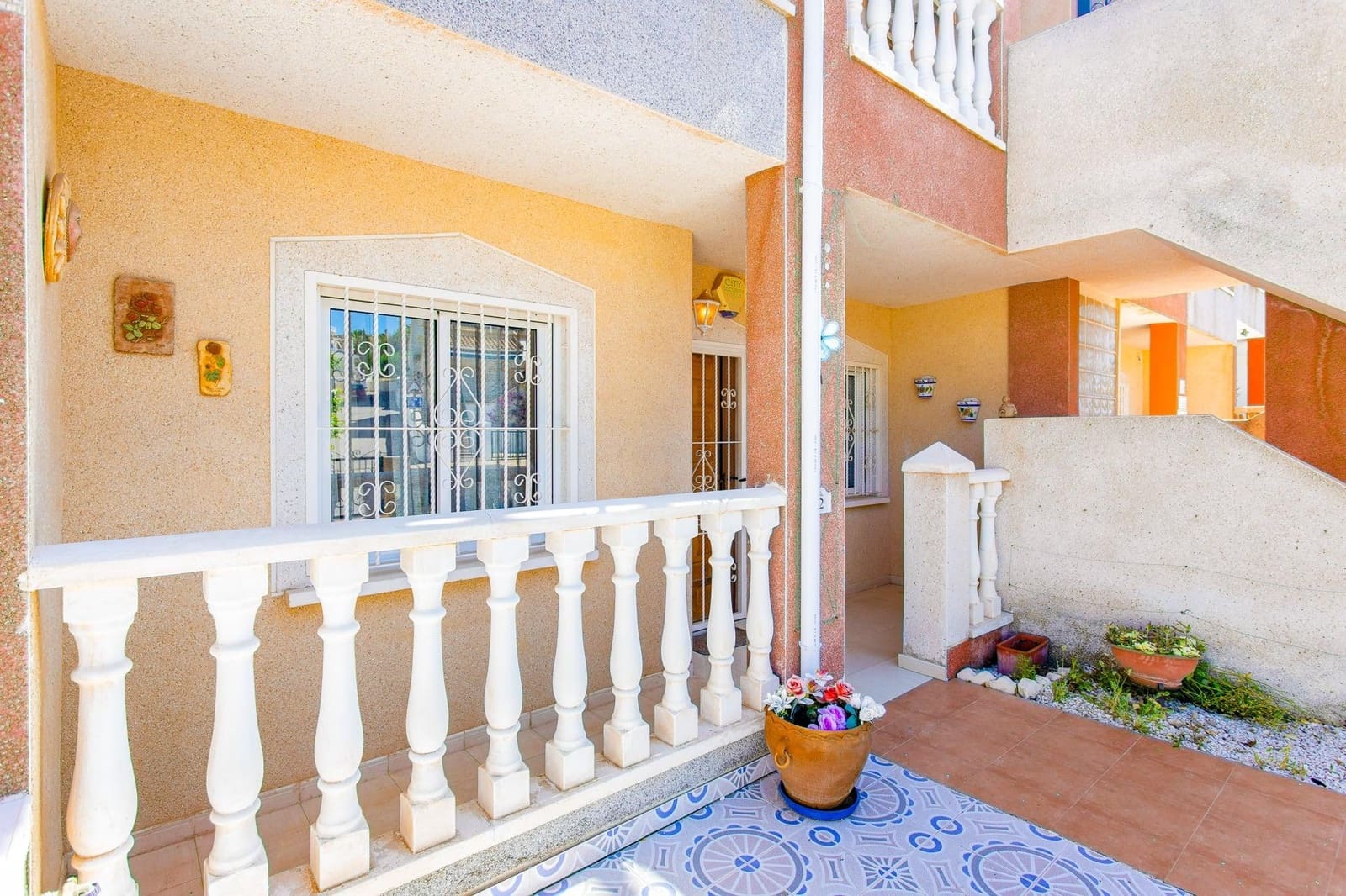 2 makuuhuone Bungalow myytävänä paikassa Orihuela Costa mukana uima-altaan 
autotalli - 145 000 € (Ref: 9745308)