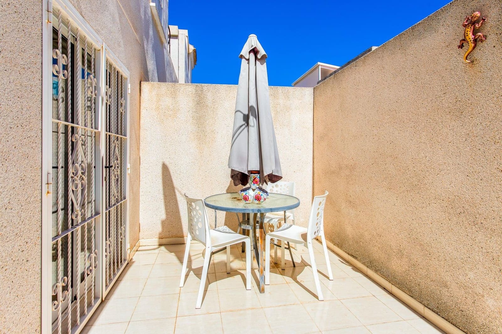 2 makuuhuone Bungalow myytävänä paikassa Orihuela Costa mukana uima-altaan 
autotalli - 145 000 € (Ref: 9745308)