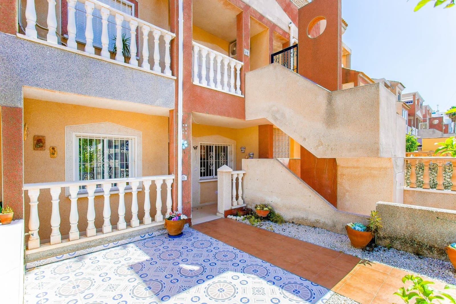 2 makuuhuone Bungalow myytävänä paikassa Orihuela Costa mukana uima-altaan 
autotalli - 145 000 € (Ref: 9745308)