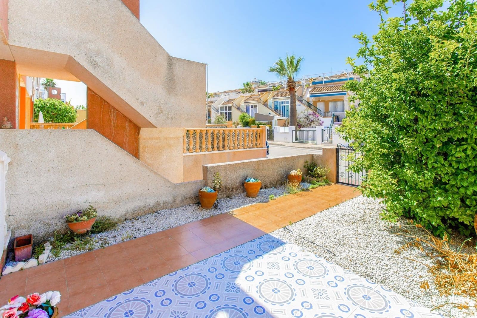 2 makuuhuone Bungalow myytävänä paikassa Orihuela Costa mukana uima-altaan 
autotalli - 145 000 € (Ref: 9745308)