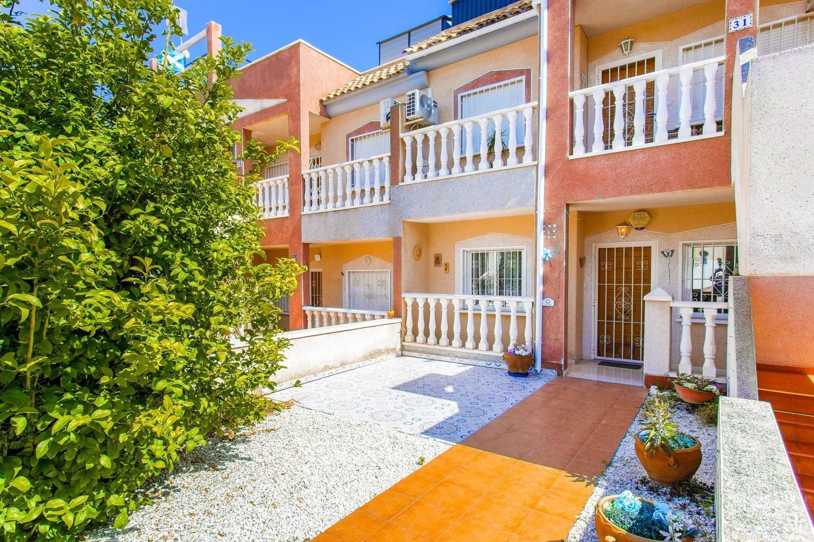 2 makuuhuone Bungalow myytävänä paikassa Orihuela Costa mukana uima-altaan 
autotalli - 145 000 € (Ref: 9745308)