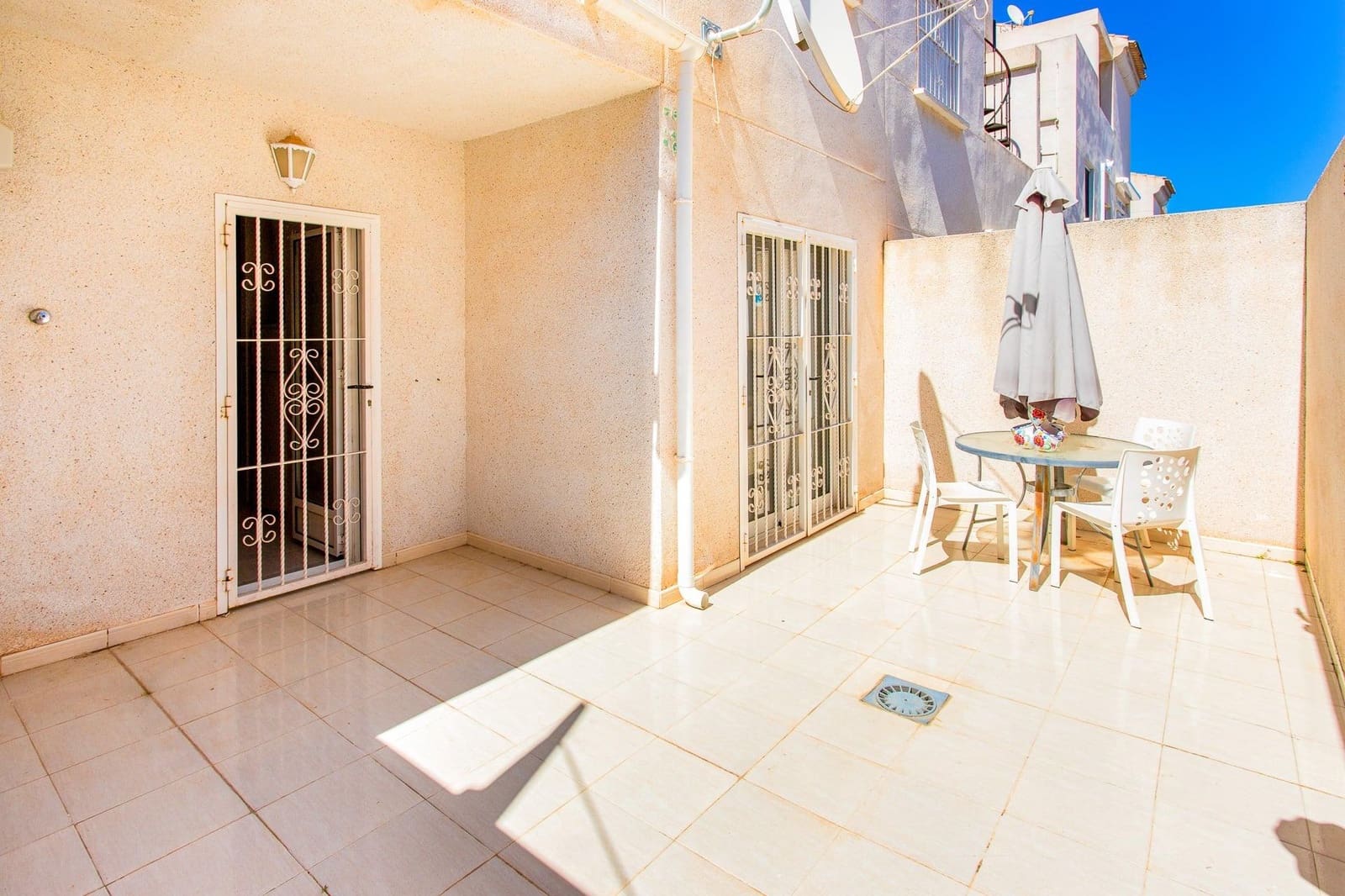 2 makuuhuone Bungalow myytävänä paikassa Orihuela Costa mukana uima-altaan 
autotalli - 145 000 € (Ref: 9745308)