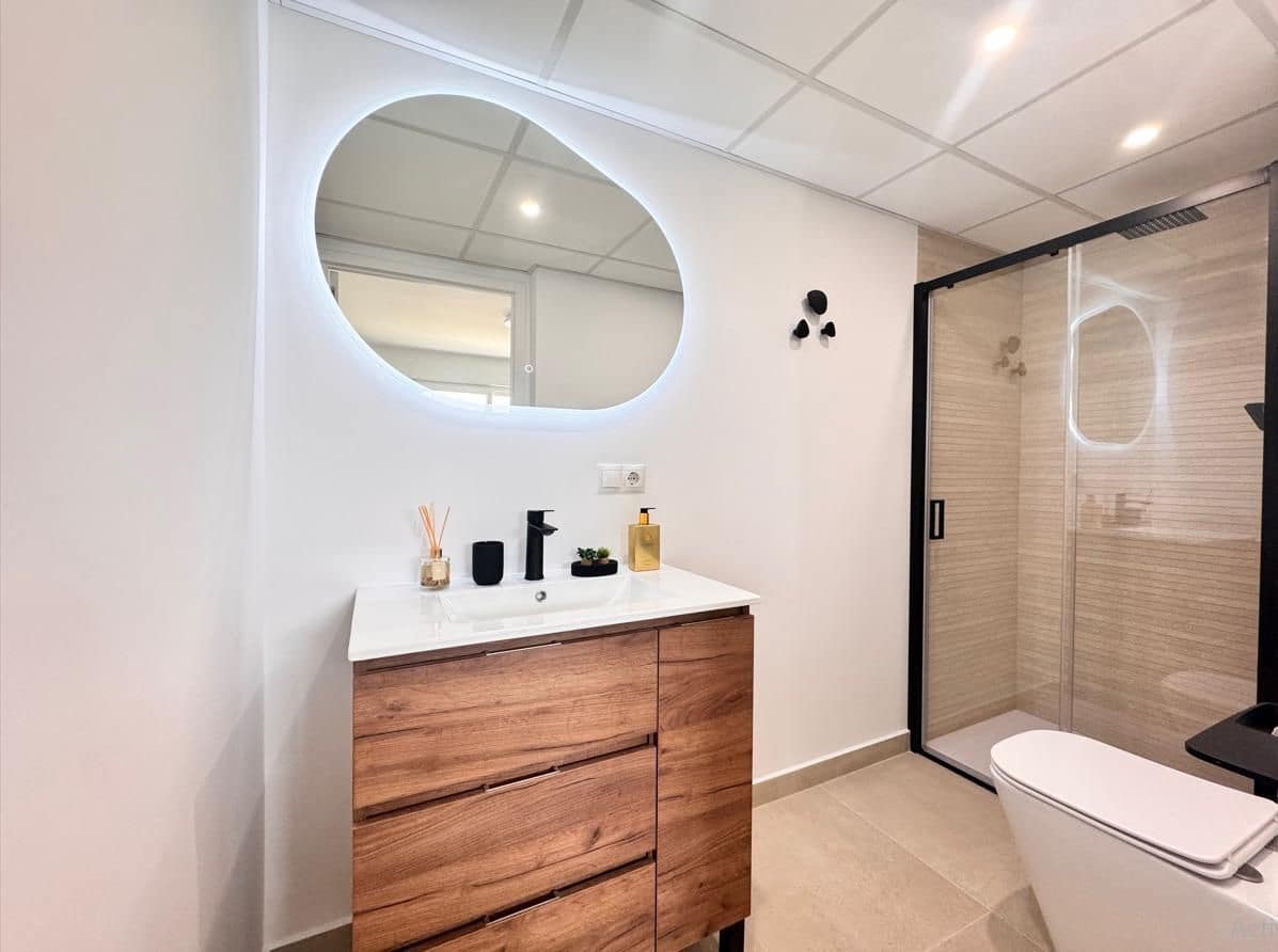 Apartamento de 2 habitaciones en Torrevieja en venta - 279.000 € (Ref: 9770748)