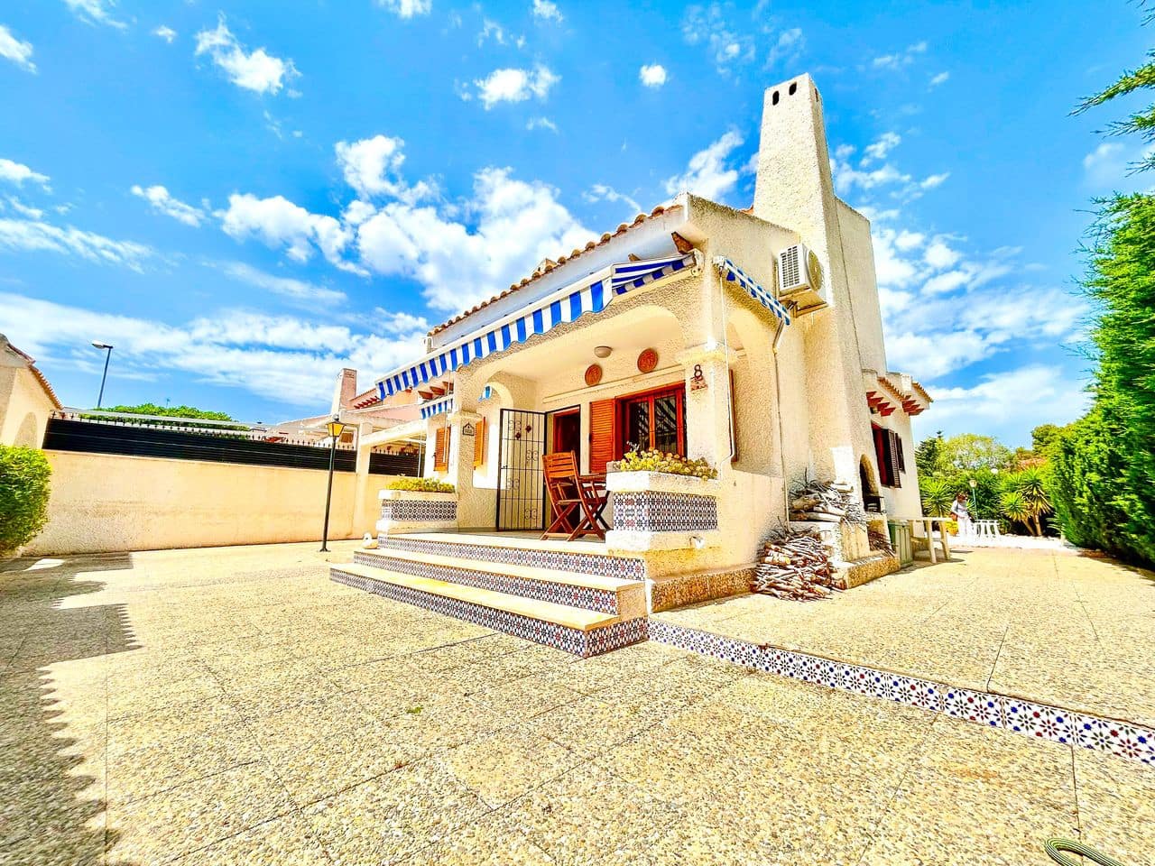 3 bedroom Villa for sale in La Zenia with garage - € 630,000 (Ref: 9801319)