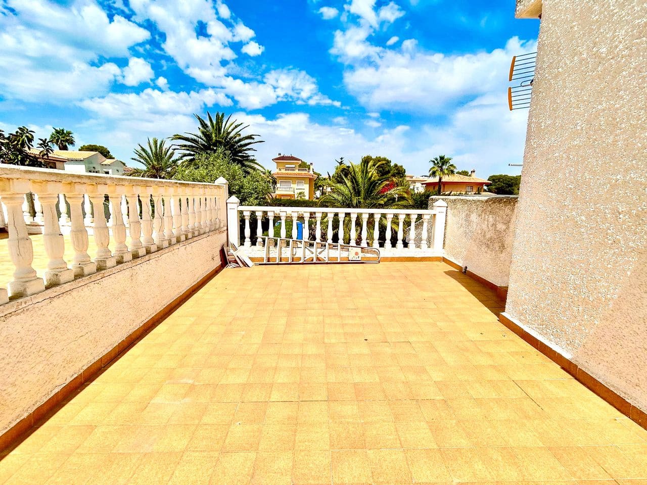 3 bedroom Villa for sale in La Zenia with garage - € 630,000 (Ref: 9801319)