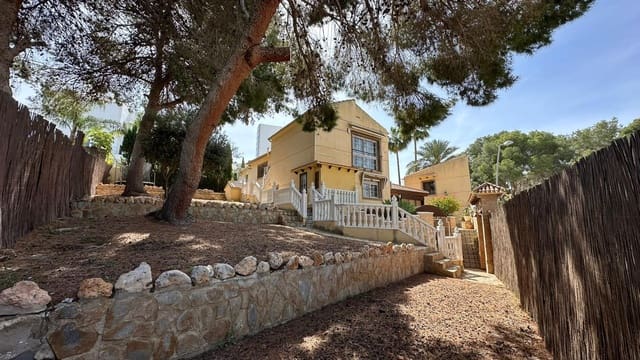 4 makuuhuone Huvila myytävänä paikassa La Siesta, Torrevieja mukana uima-altaan - 490 000 € (Ref: 9801323)