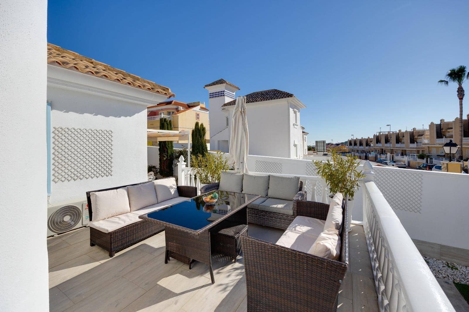 4 Zimmer Villa zu verkaufen in Filipinas mit Pool Garage - 428.000 € (Ref: 9808928)